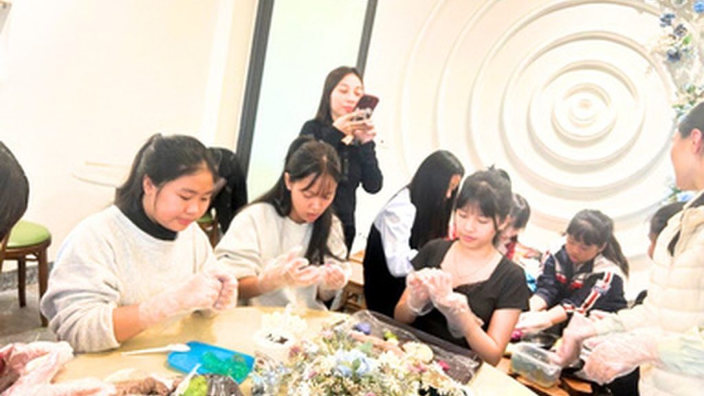 Các thành viên tham gia workshop Kombucha và Mochi